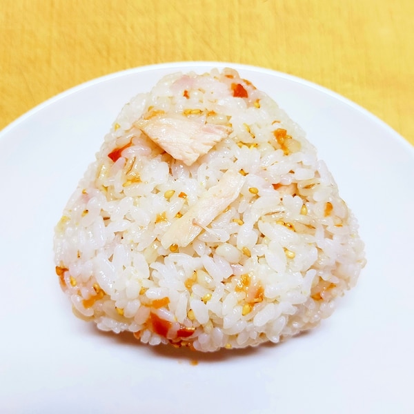 昆布とサラダチキンのおにぎり