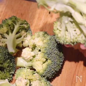 子どもの興味を引き出す!?じゃがいもとブロッコリーのごまマヨホットサラダこどものうちから伝えたい 心と体をつくる食育と料理〜一緒に食べたい行事食と季節を感じるごはん