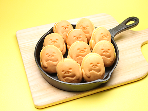 超レア ハローキティ×東京ばな奈のアップルケーキが大丸東京で発売されるよ！ いつもは羽田・成田空港の国際線でしか買えない入手困難アイテムですPouch ポーチ