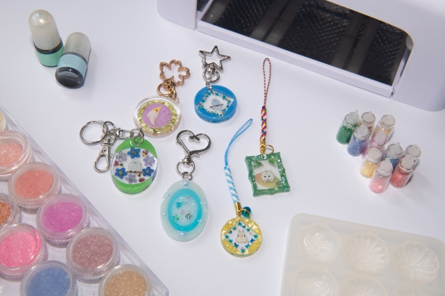 セリア 親子で推し活グッズ作り♡オリジナルアイテム作りが楽しすぎる！HugKum はぐくむ