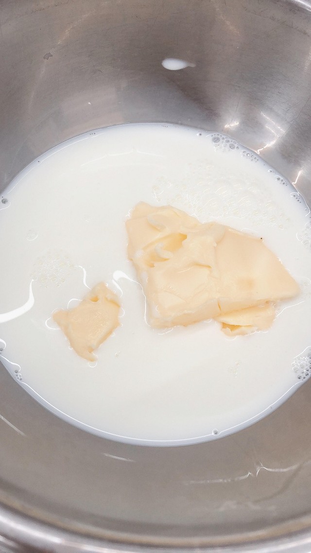 夏休みの自由研究にも 生クリームを振るだけ!絶品手作りバターと「バターミルク」活用術