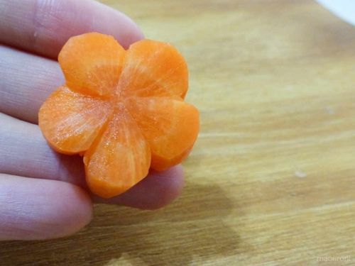 簡単！飾り切り♪人参のねじり梅◎おせちやお弁当、煮物に♪