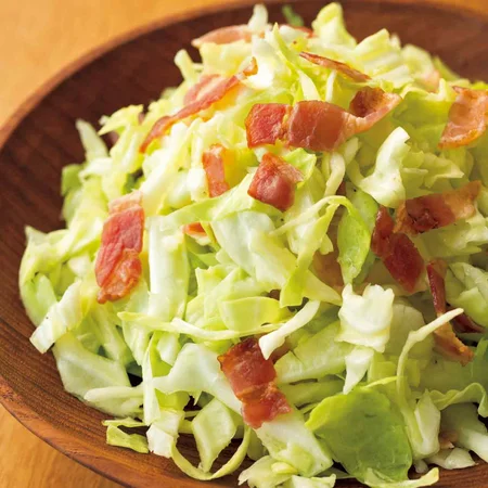 レタスとナッツのぜいたくサラダ