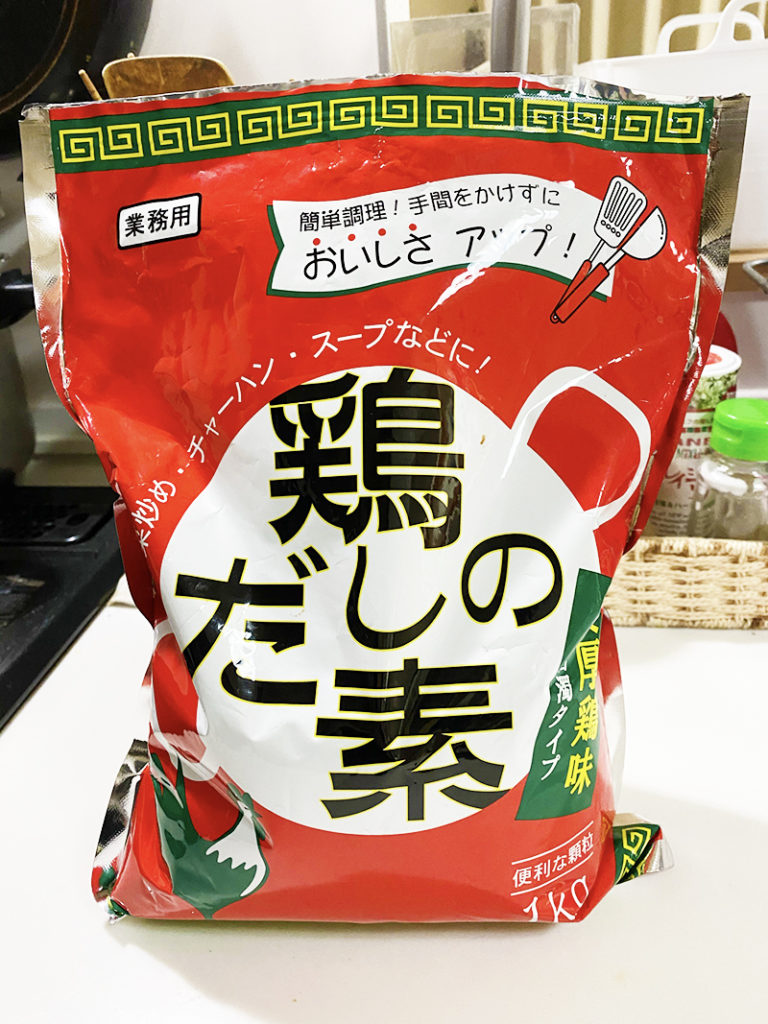 スープジャーで痩せるお弁当冷製コンソメスープでシャキシャキ大根と そぼろのオートミール弁当 ＊大根 ＊鶏そぼろ ＊冷凍オクラ ＊コンソメ＊ブラックペッパー ＊オートミール ロールドオーツ 美味しい大根を頂いたので これ使わねば❤ 何と合わせようかな～と