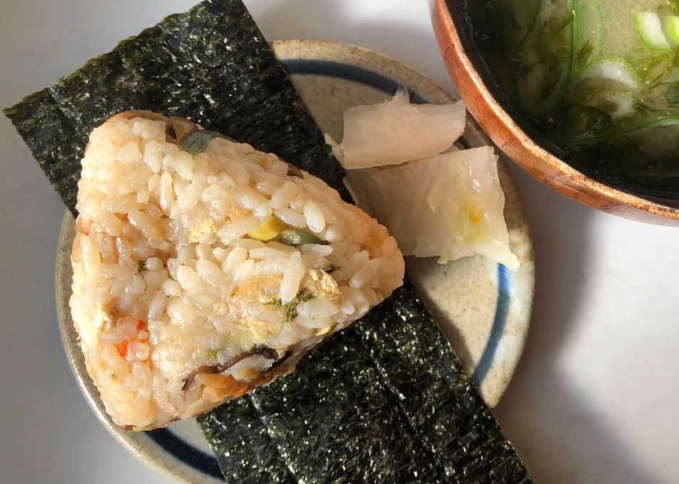 レシピ 材料を混ぜて炊くだけ！シメにも最高な「山菜炊き込みご飯」nomooo ノモー