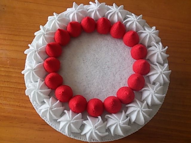 手作りフェルト生クリームの作り方子供向け手芸アイデア