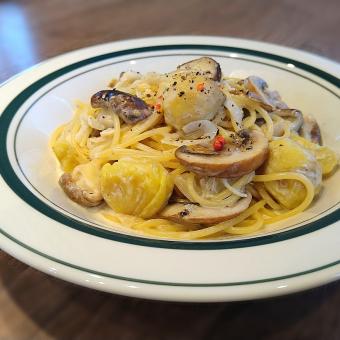 ほうれん草とゴルゴンゾーラチーズのナポリタンスパゲティ