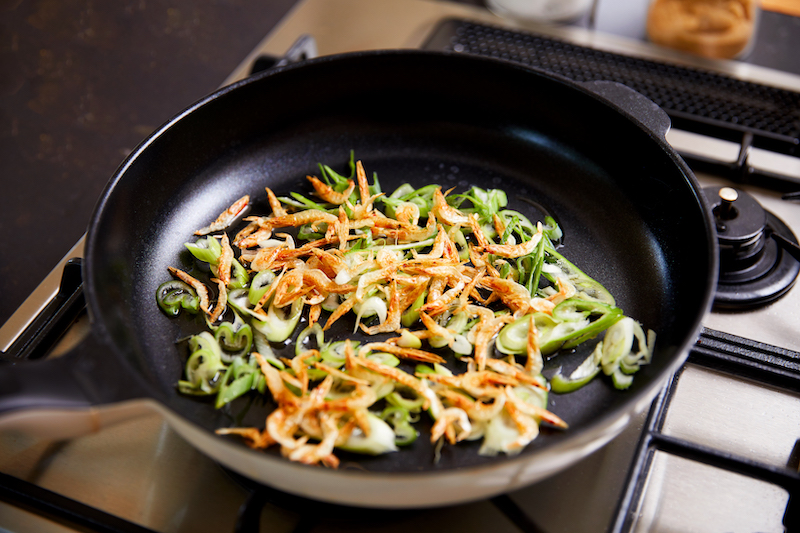 炒めなくても焼きそばできた」疲れてHPゼロでも夕食を用意できる「ほったらかし焼きそば」 - レタスクラブ