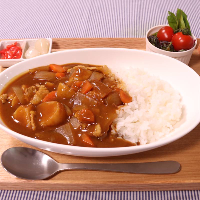 カレーライスを作る 昭和レトロ！あの頃のカレーライスは黄色いかった！カレー作り方 簡単 スパイス