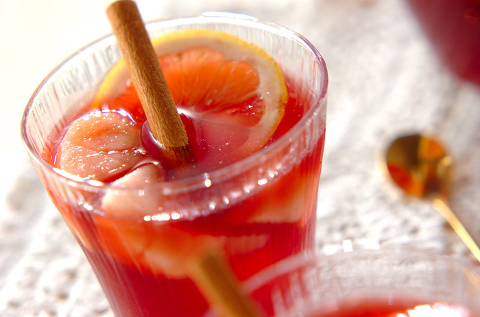 赤ワインの炭酸割りが飲みやすい！おすすめの飲み方をソムリエが解説HANKYU FOOD おいしい読み物フード 食品・スイーツ 阪急百貨店公式通販HANKYU FOOD