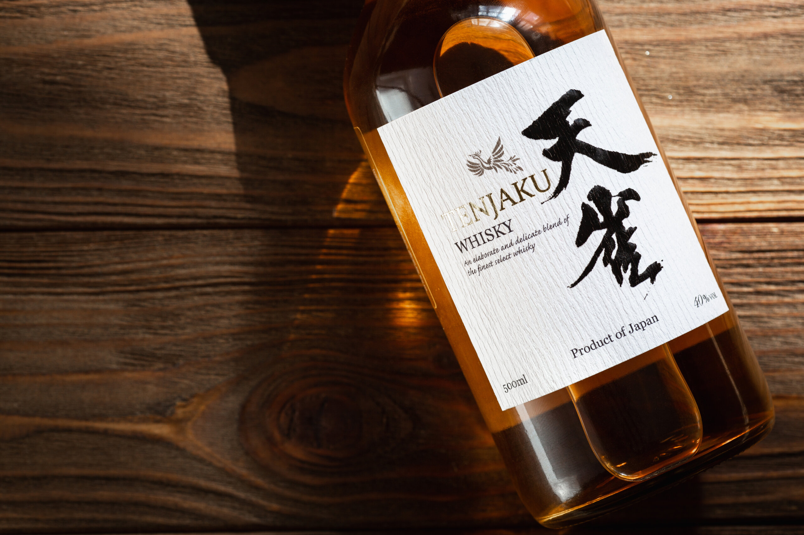 ウイスキー銘柄図鑑「キングウイスキー凛セレクト」編100年以上の歴史をもつ、凛とした姿勢で造られた高品質ウイスキー夜の余白