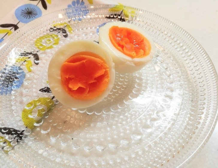 ゆで卵は「水」から茹でる？それとも「お湯」から？失敗しにくいのはどっち？ ゆで時間の早見表もご紹介クラシル