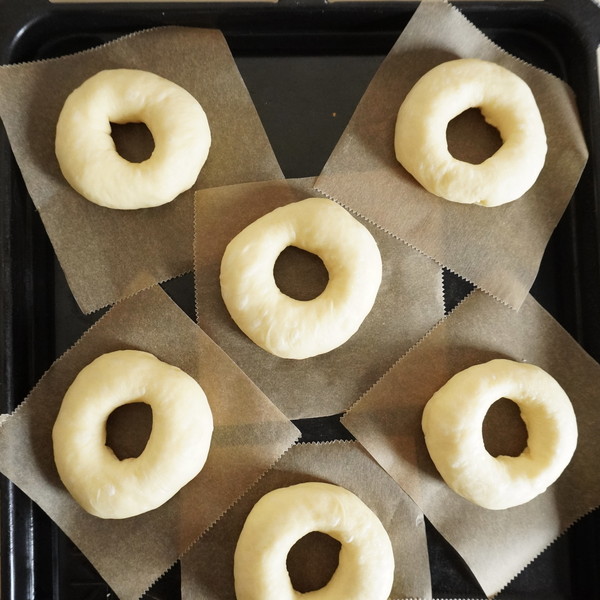 ふわふわ食感がたまらない!イーストドーナツ