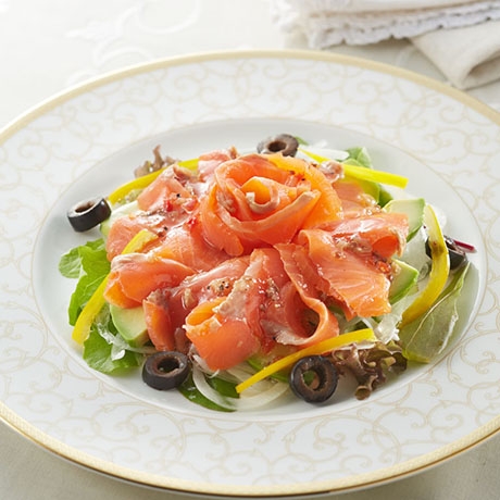 おしゃれ！スモークサーモンのチーズドレッシングサラダ