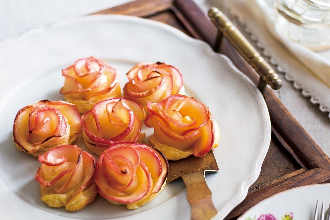 フライパンで完成!簡単「焼きりんご」レシピ。おうちでカフェスイーツSATETO さてと