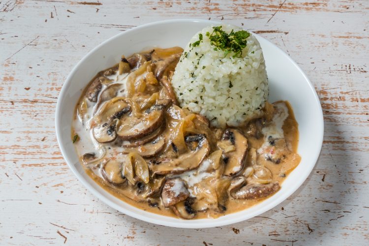 彼女に作ってほしい料理ランキング~ゴロゴロお肉の本格カレーレシピつき~「マイナビウーマン」