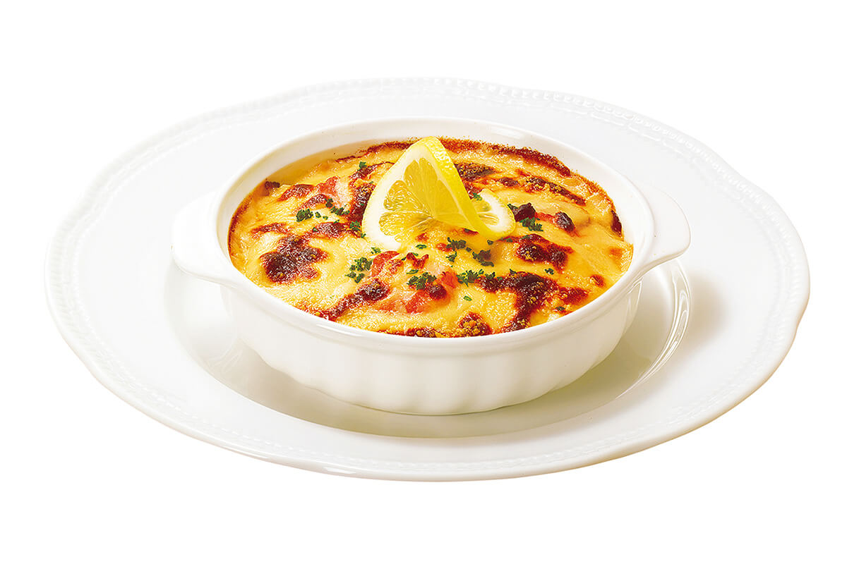 ロイヤルホスト デリ - コスモドリアの「コスモ」はコスモポリタンの意味で、空 チキン 、陸 栗、マッシュルーム 、海 海老 などあらゆる食材を使った ドリアという意味で名づけられました。 栗の甘さがアクセント。レモンを絞って召し上がっていただくことでより