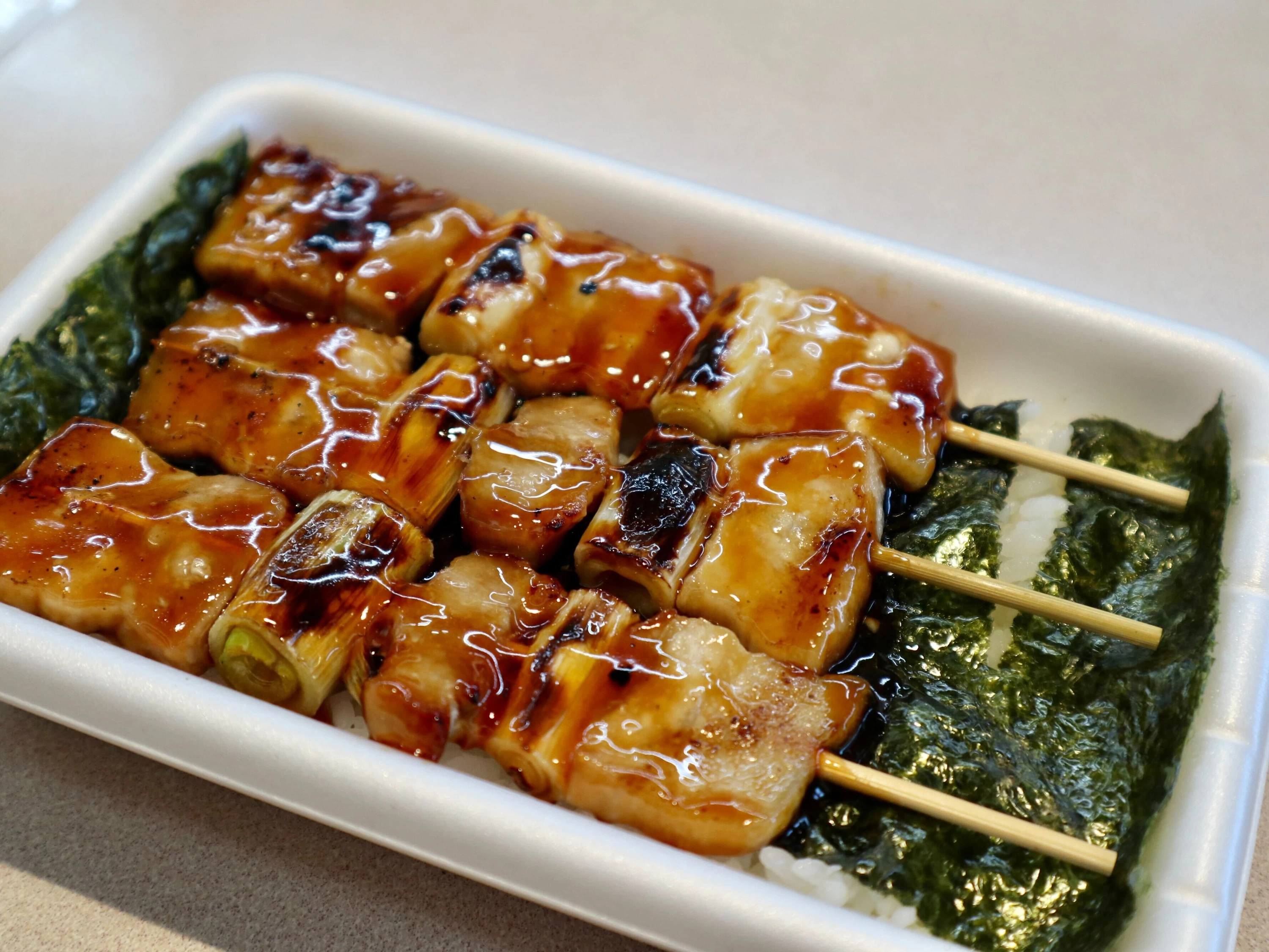 ご存知！函館名物の『やきとり弁当』が根室でも食べられる！！ 根室ご当地コンビニ「タイエー」をご紹介！MouLa HOKKAIDO