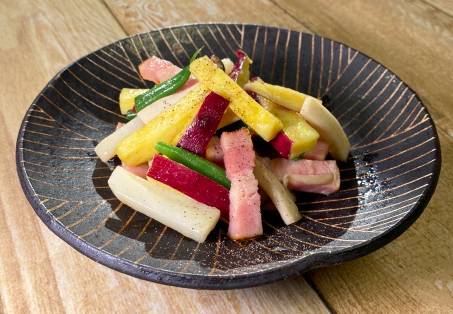 おつまみにもオススメ♪ 人参とさつまいもの塩バターきんぴら