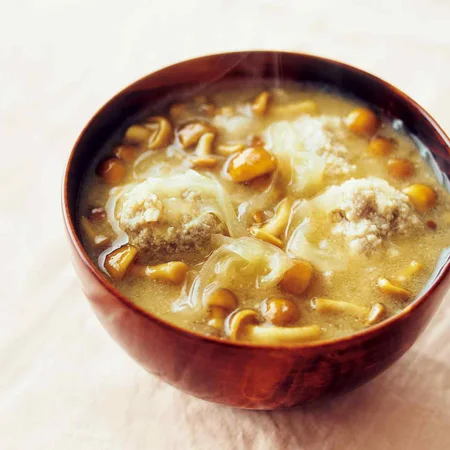 なめこと豆腐のピリ辛スープ