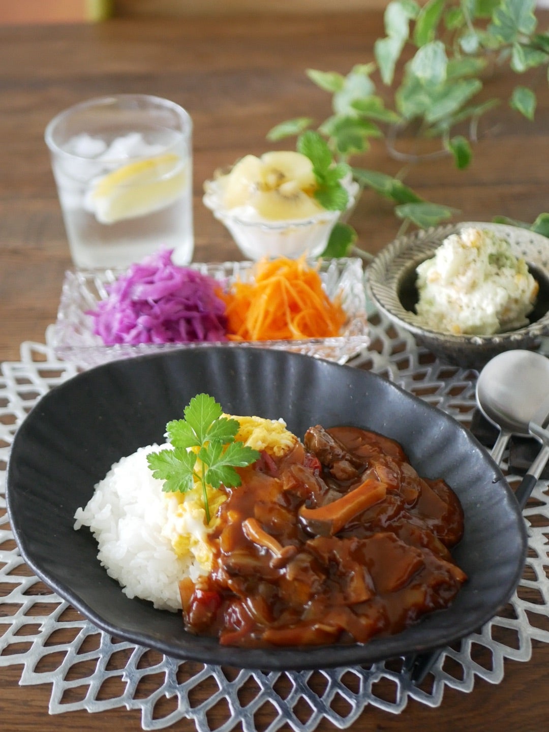 @yuka__recipe ◀◀過去の投稿はコチラ！, ⁡,ルーなしで作る！ドライハヤシライス🍛🥄 , ⁡,市販のルーがなくても簡単に作れる！, ⁡, しかも、今回は幼児でも食べやすいように挽き肉を使用！, ⁡,わが家で最近作るハヤシライスは一般的なハヤシライスより水分がないドライカレーならぬ、ドライハヤシライス🍛, ⁡, 息子もパクパク食べてくれる😊,⁡,