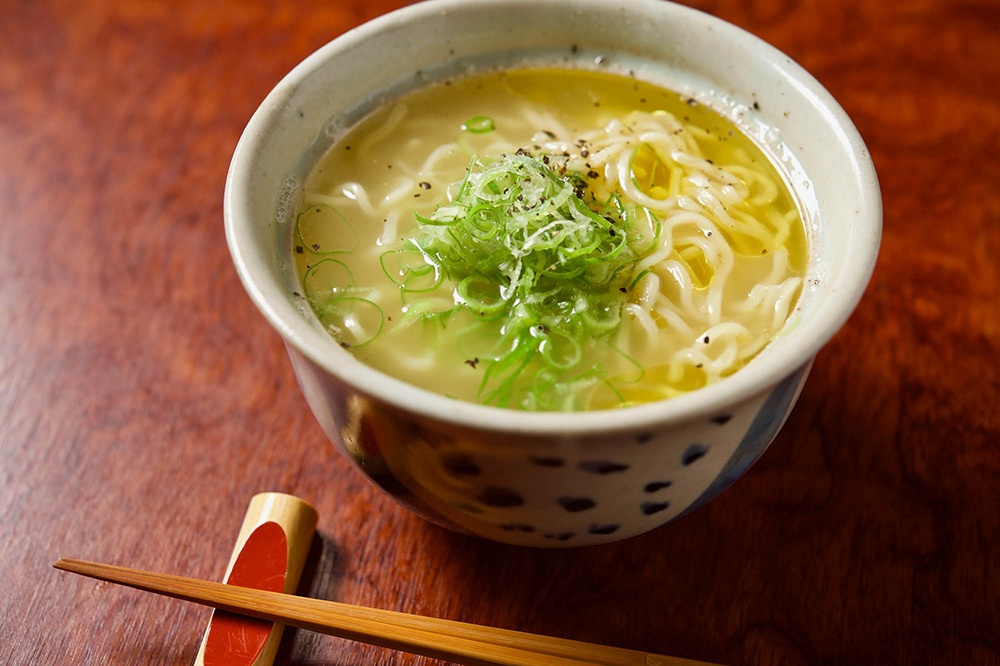 スープは3分!超簡単で絶品の酷似とんこつラーメンの作り方