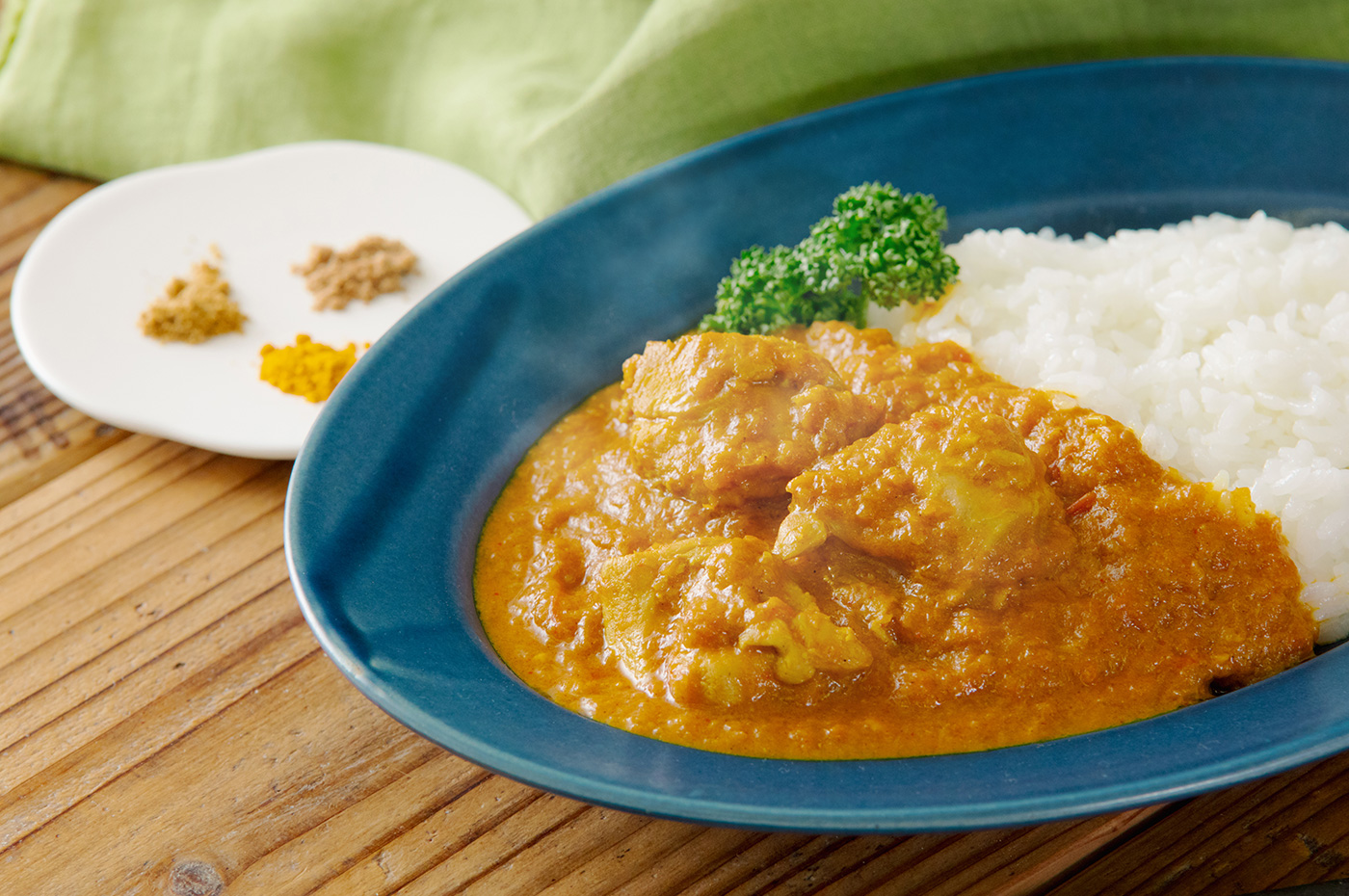 スパイスは3つだけ。印度カリー子さん直伝・基本のチキンカレーマガジンGOOOD GOOOD TABLE グーグーテーブルー味の素社のオープンダイニングなECサイト