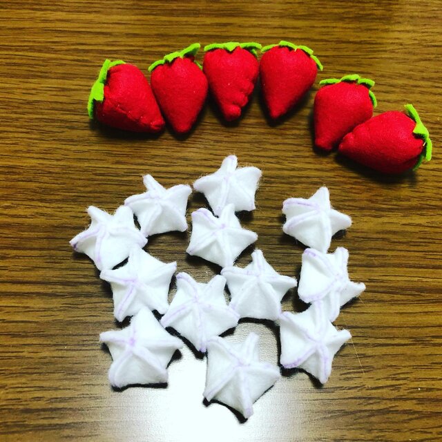 楽天市場 即日発送!フェルトパーツ いちご 30×45mm 4ヶ: craftmax