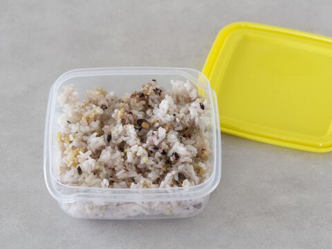 冷凍ごはんの容器、どれがいい？ジップロックのタッパーで便利に保存こばと料理の工夫