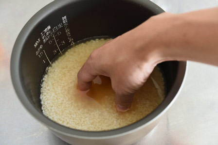 松茸ご飯のレシピ。白だしで3合で作る産地おすすめの作り方。 - LIFE.net