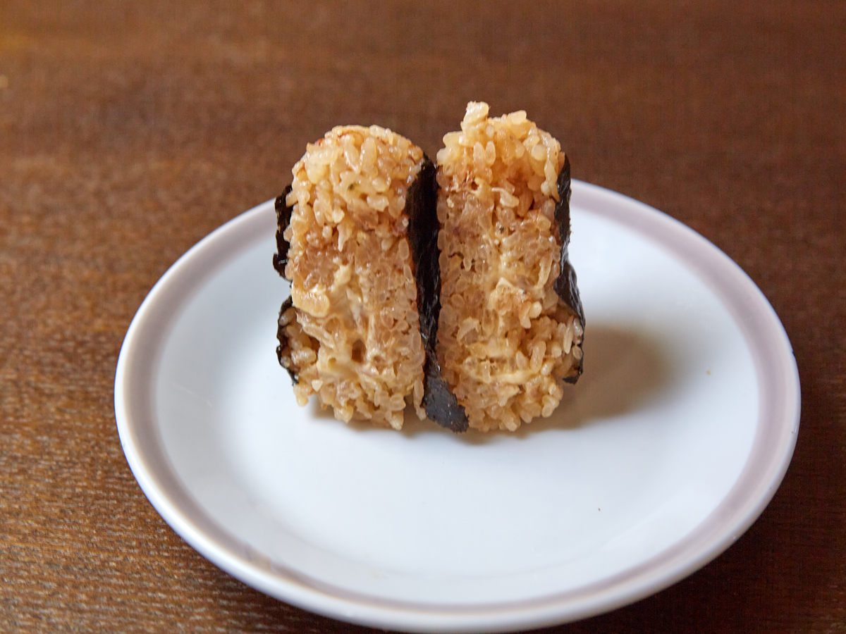 クックパッドニュース： 裏ワザ 油がしみ出ない！「ツナマヨおにぎり」の作り方毎日新聞