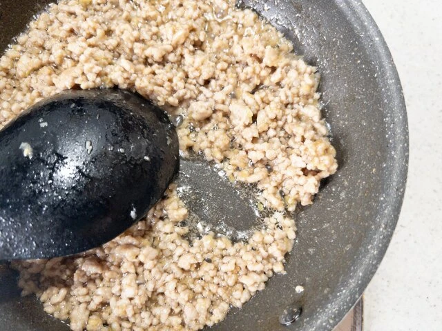 辛い！業務スーパー「肉味噌」は生ピーマンが捗る！味の感想とカロリー、糖質は！ 口コミ- アウトサイド シーナ