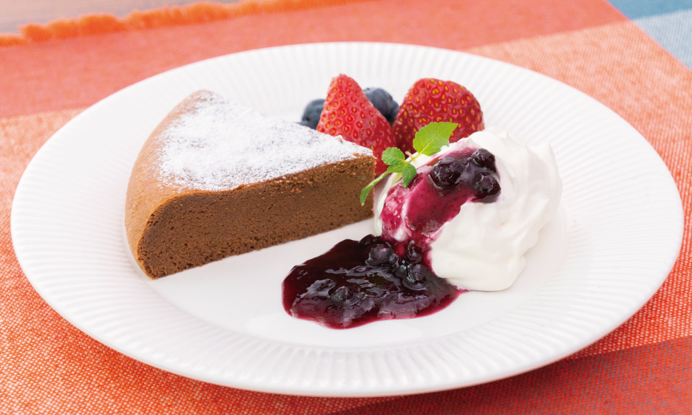 材料2つだけ！ホワイトチョコケーキが炊飯器で簡単に - たべぷろ