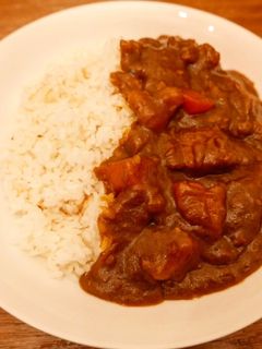 自衛隊員が食べるカレー よく見ると？「何これ、かわいい」「両方ください」 – grapeグレイプ