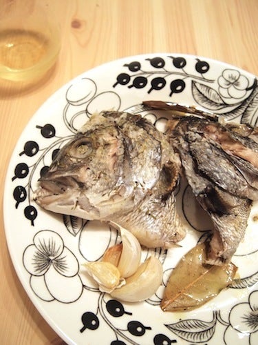 料理家・有元葉子さんに教わるオーブン料理「鯛の尾頭焼き」のレシピ