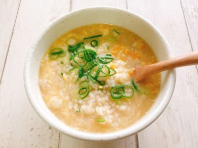 ご飯がない朝にも！ 朝5分 レンジで簡単「オートミールの卵おじや」 - 朝時間.jp