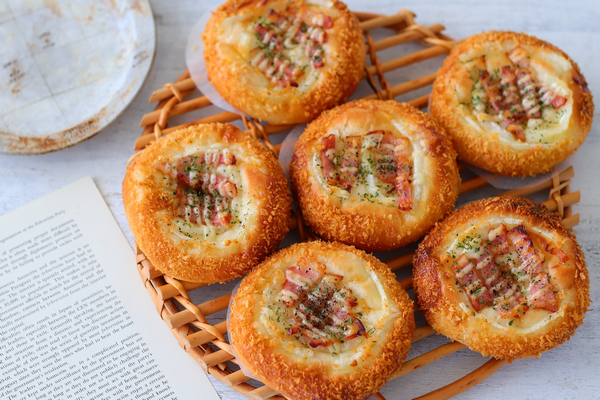 こんにちは！ ホームベーカリーチャンネルです🍞 今回の投稿は @co_okashitsukuri さんの投稿からウインナーパン のレシピをご紹介します🍞以下 @co_okashitsukuri さんの投稿から引用させていただきます🙇🏻‍♀️ 🥐🥐🥐 ・みんな大好き!!人気のお惣菜パン