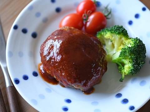 チーズハンバーグのガーリックトマトソースがけ 副菜には白子と鶏手羽元のミニ鍋、なぜか - 糖質オフのおうちごはん～持病があっても楽しく生きる～