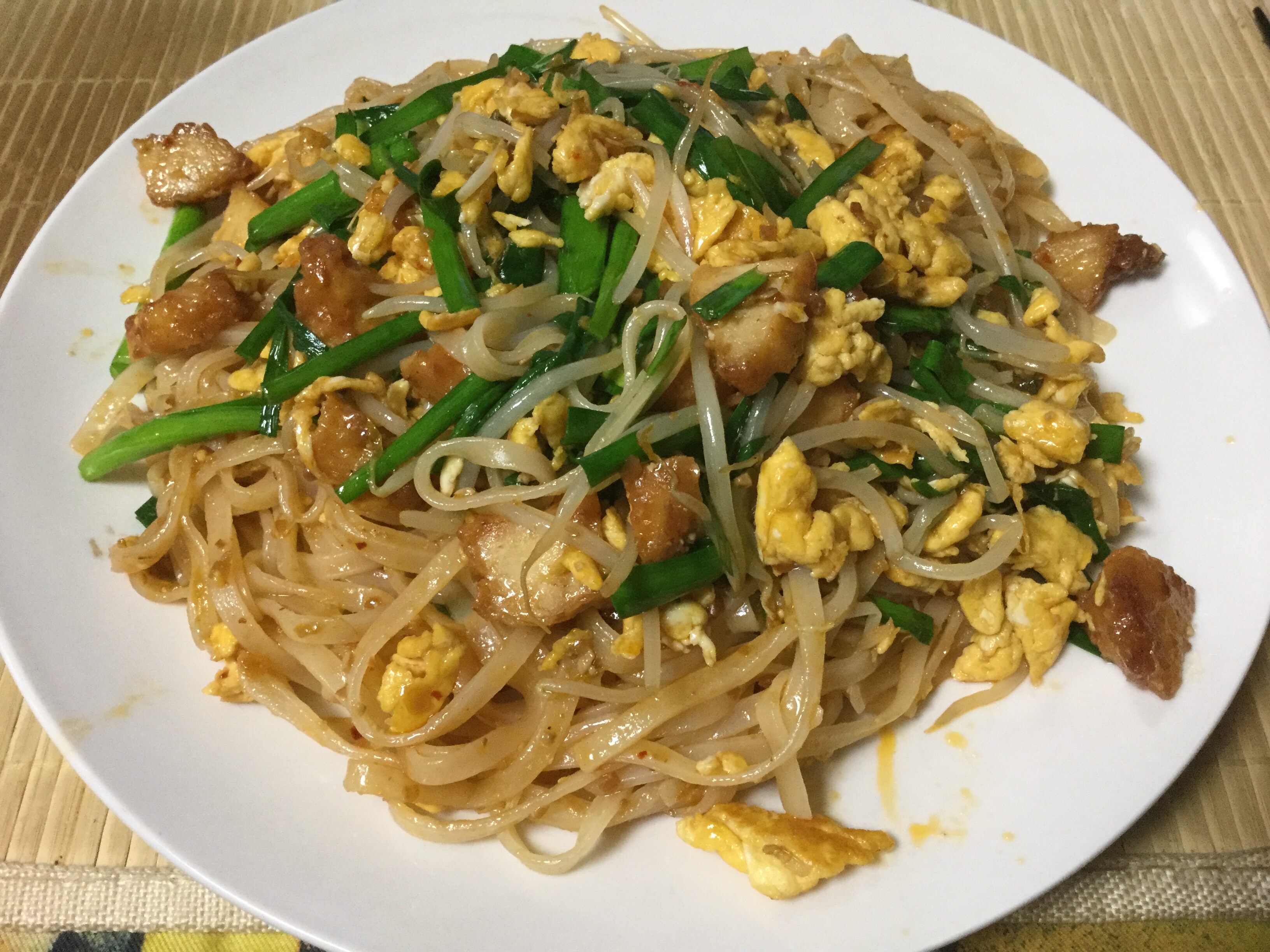 人気タイ料理店のシェフ直伝、パッタイのレシピ。3つのコツで本格的な味に三越伊勢丹の食メディアFOODIE フーディー