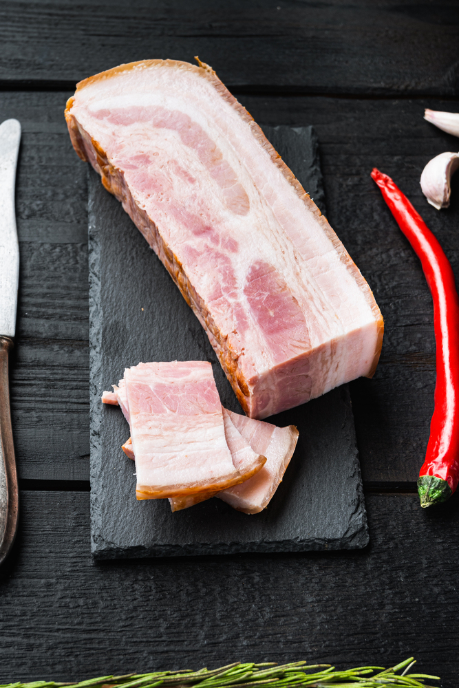 余ったベーコンは冷凍保存がおすすめ！ おいしさを保つ冷凍や解凍のポイント