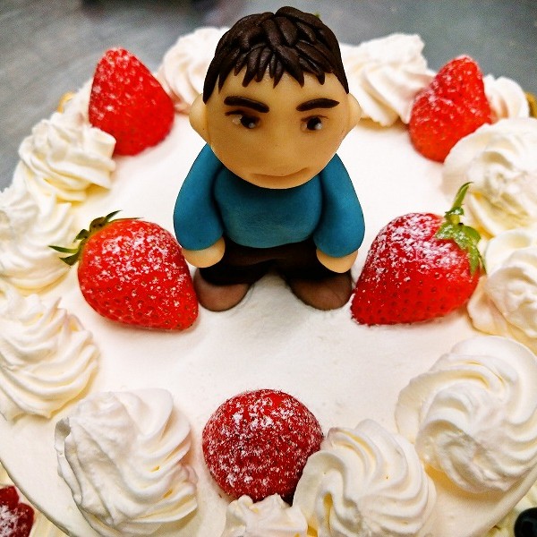 最近、マジパン人形のオーダーケーキが 多い様な気がします😃 ガンダムとか作れませんからよろしく お願いいたします🤲スイーツアート誕生日ケーキ誕生日ケーキ🎂バースデーケーキバースデーケーキ🎂オーダーケーキオーダーケーキ専門店サプライズケーキ