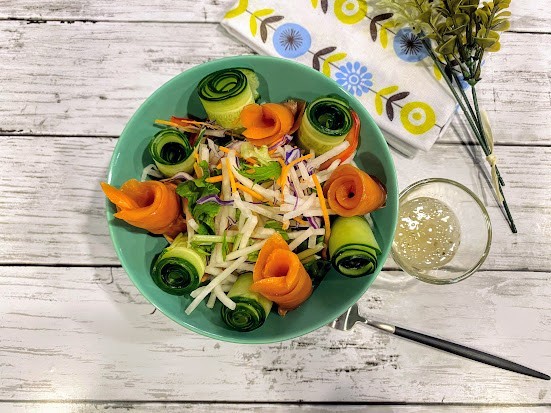 綺麗なサラダの盛り付け例 おもてなしレシピやパーティー献立がおしゃれに日常のお役立ちブック