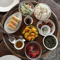 🇹🇿×🍙＝😂😂😂 アフリカへの道の原点 2019年の年末、 タンザニアにておにぎりを握った際の写真🤳 この子供達の笑顔、、 たまらん🤤⇨Road to Africa🌍いわきグルメ福島グルメおにぎりおむすびいわきランチタンザニアtanzanialunchsushidaressalaam