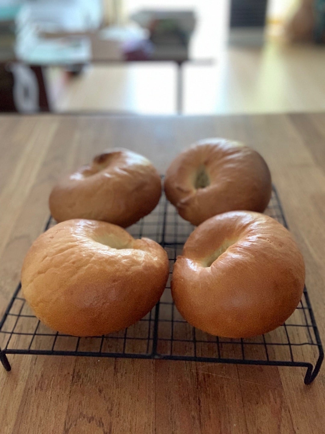 ずっとお伝えしたかったリベイクについてお話しさせて下さいね。 店頭にも置いてますリベイク法のチラシの補足でもありますとにかくすぐにベーグル 、スコーンも冷凍保存!お買い上げ当日食べるもの以外はジップロック等密封して、その日のうちにすぐに冷凍保存