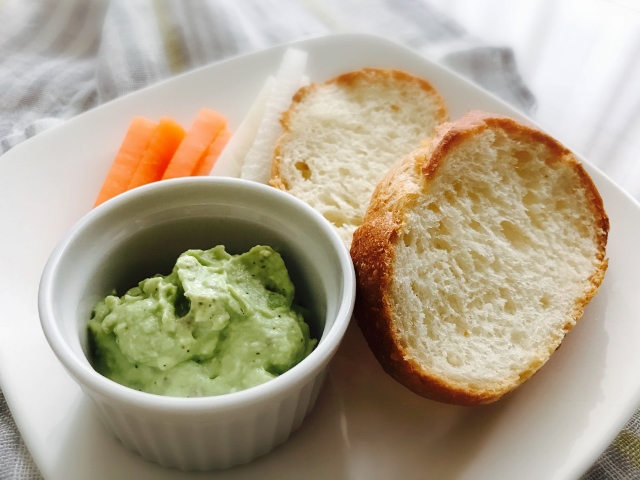 ほたてとアボカドとクリームチーズの塩昆布マヨ和え