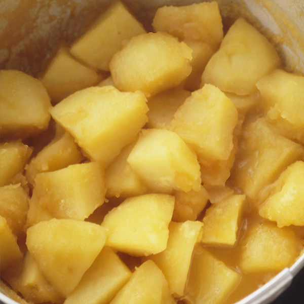 さつま揚げとじゃがいものめんつゆ煮