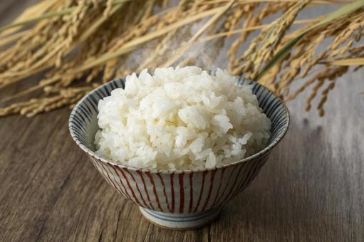 かわいいご飯キャライラストのフリー素材イラストイメージ