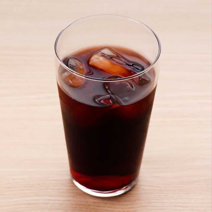 いつもご来店ありがとうございます! CONA甲府店です🍕 今回も新ドリンクをご紹介します💪🏻 「カリモーチョ」 赤ワインをコーラで割るカクテルです!ジンジャエールで割るキティと飲み比べも出来ます🍷 「ホワイトミモザ」 スパークリングワインとグレープフルーツ