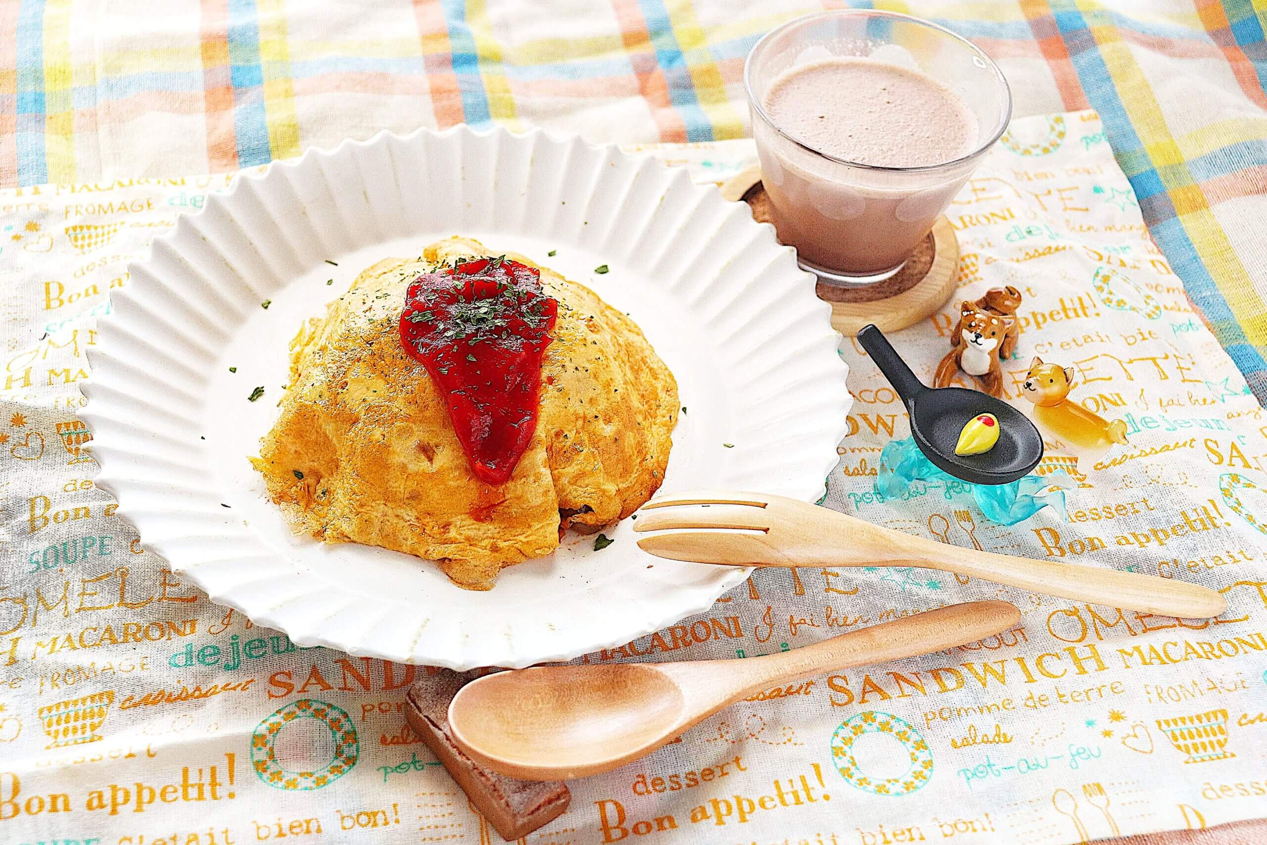トマトジュースでオムライス！炊飯器でチキンライスを作るレシピ