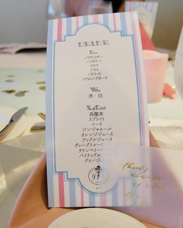 メニュー表です ・コース料理 Aコース、Bコース、Cコース、Dコースの4種類 ・セット料理黒毛和牛サーロインセット、佐賀牛サーロインセット、特選黒毛和牛ヒレセットの3種類 ・単品料理 ビーフシチュー、ステーキ単品、車海老、ほたて貝柱 等・お飲み物 ソフトドリンク